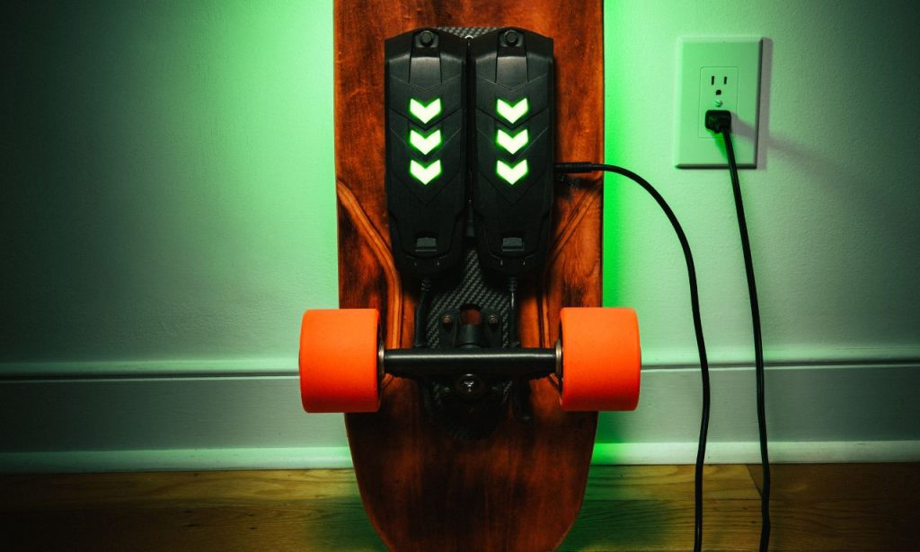 how do electric skateboards work